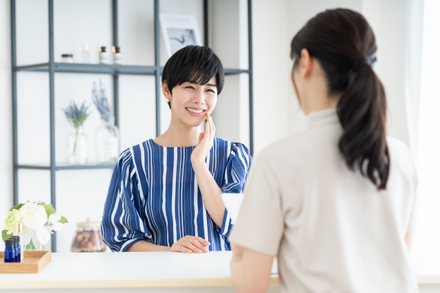 カウンセリング相談をする女性